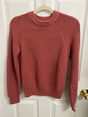 Evereve XS Classic Crewneck Knit Sweater - Dusty Rose Coral